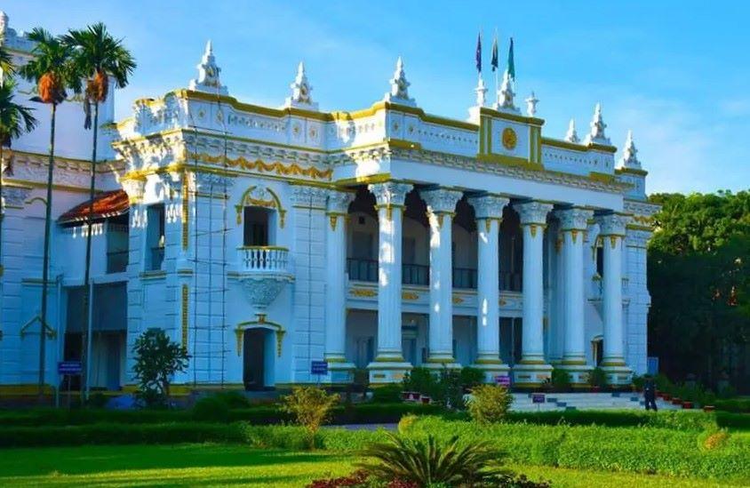 ঘুরে আসুন বালিয়াটি জমিদার বাড়ি
